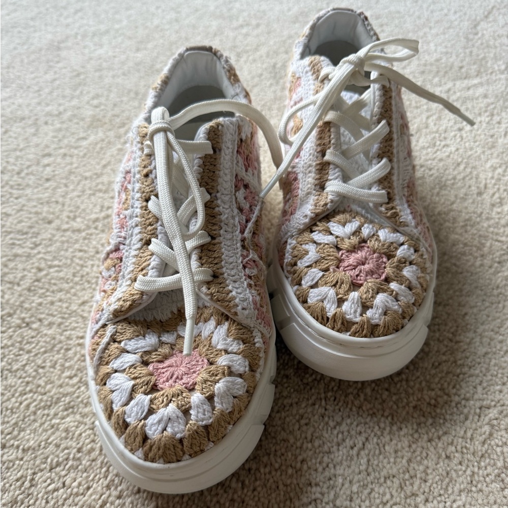 NWOB Free People Catch Me If You Can Crochet Platform Sneakers Size 38 - Picture 4 of 11